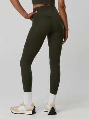 Aerie Offline High-Rise 7/8 Leggings in Deep Army Green